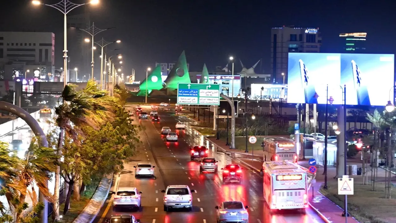 توقعات بهطول أمطار وتساقط البرد مع تشكل الضباب على مناطق السعودية اليوم